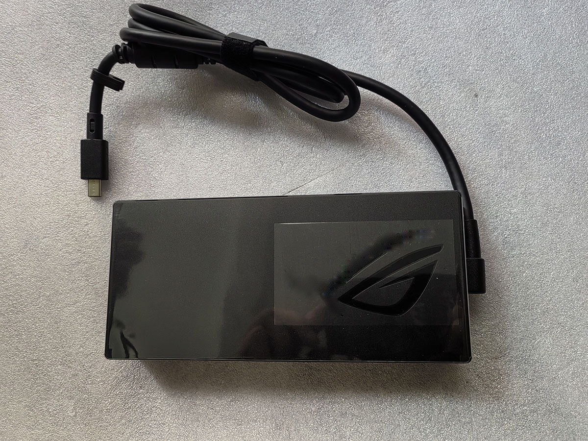 NEUES 20V 19A Rechteck Conn 38 – Pc Gaming Uk Bewertung und Preis